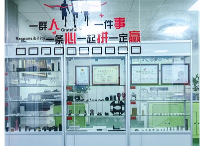 为什么复杂异形精密零件，优先选择五轴 CNC 加工？